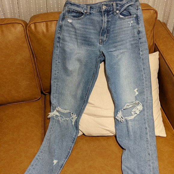 American Eagle Mom Jeans distressed size 4 R - Picture 1 of 3